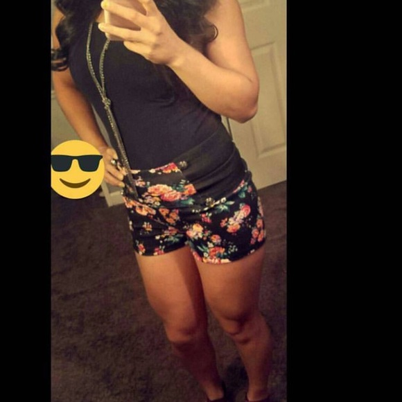 Pants - FLORAL SHORTS